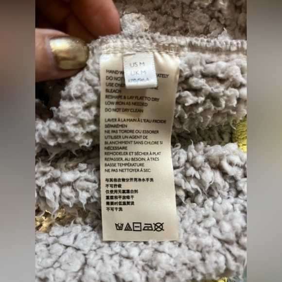 Free People Wild Heart Sherpa Pullover Grey Beige With White Yellow Trim Size M - Picture 8 of 9